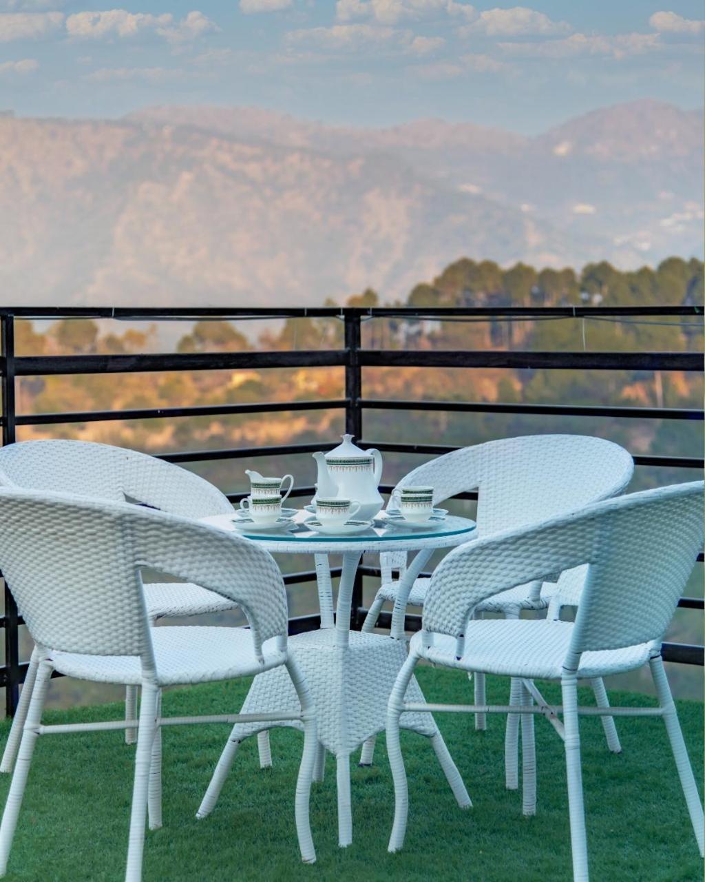 Himalyan Basera I Pvt Balcony I Serviced Apt I By Exotic Stays Kasauli Exteriör bild